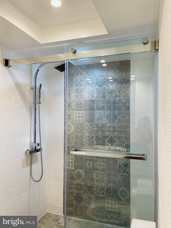 5225 POOKS HILL ROAD Unit: 1613S