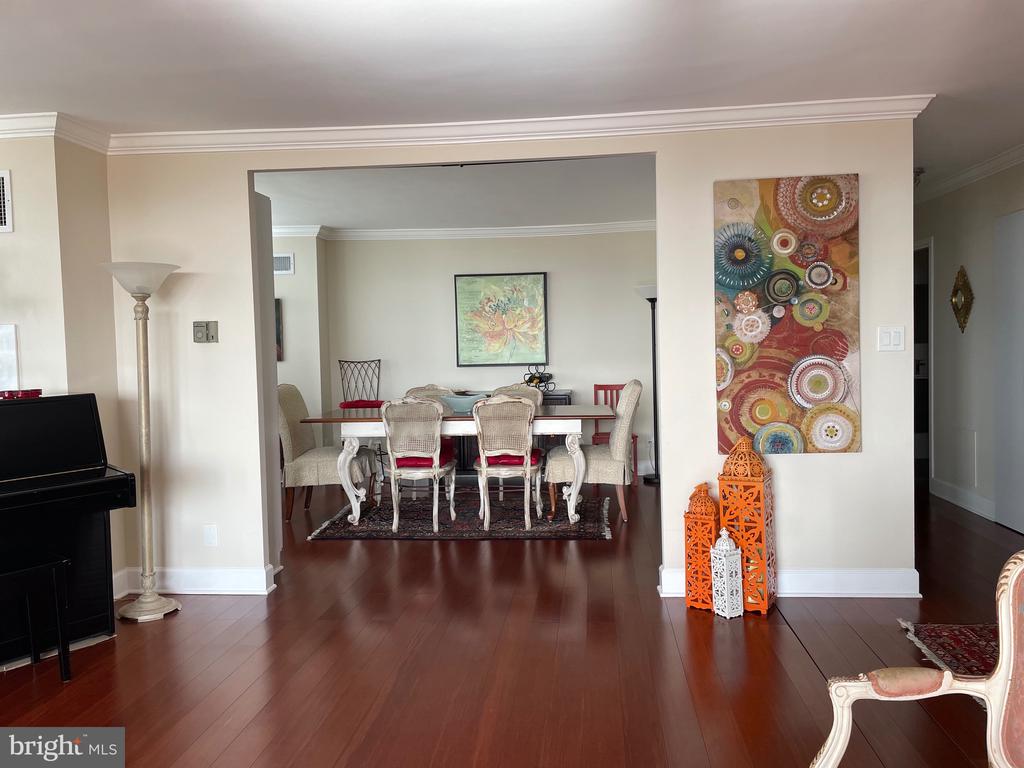 5225 POOKS HILL ROAD Unit: 1613S