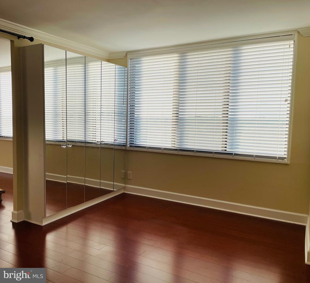 5225 POOKS HILL ROAD Unit: 1613S