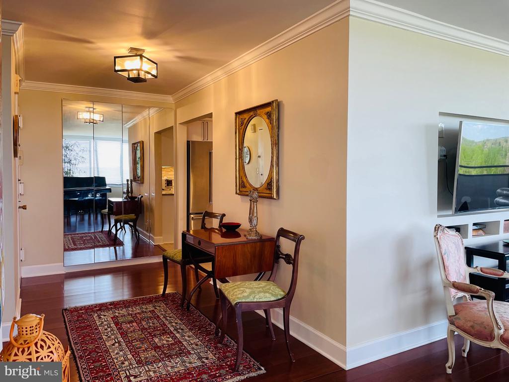 5225 POOKS HILL ROAD Unit: 1613S