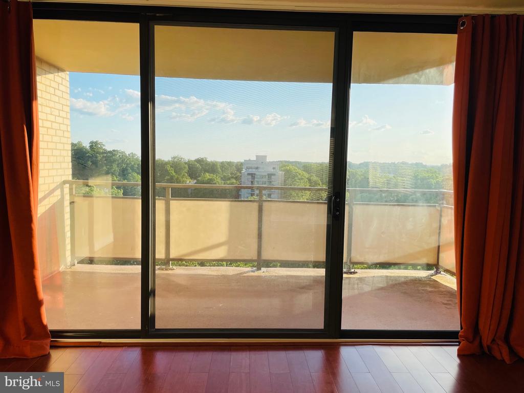 5225 POOKS HILL ROAD Unit: 1613S