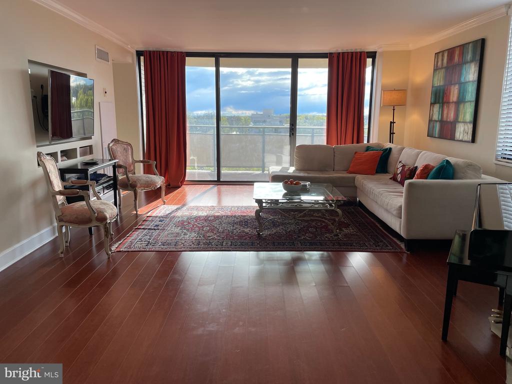 5225 POOKS HILL ROAD Unit: 1613S