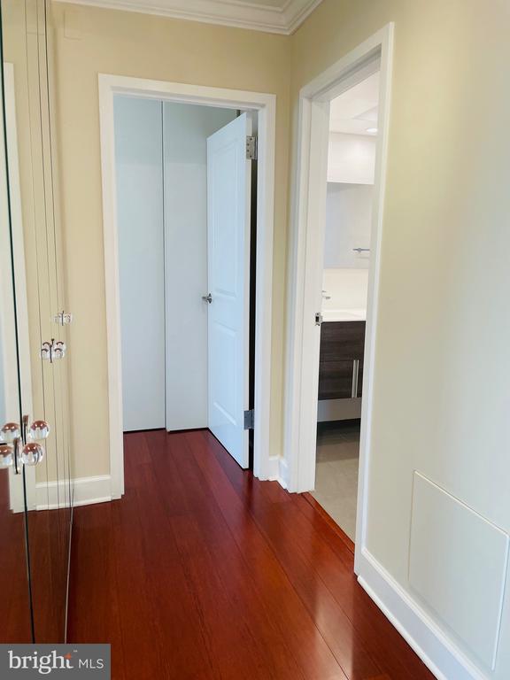 5225 POOKS HILL ROAD Unit: 1613S