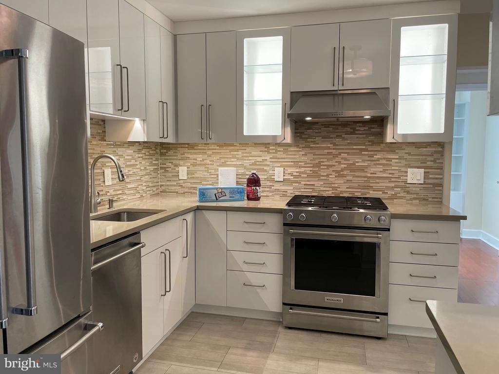 5225 POOKS HILL ROAD Unit: 1613S