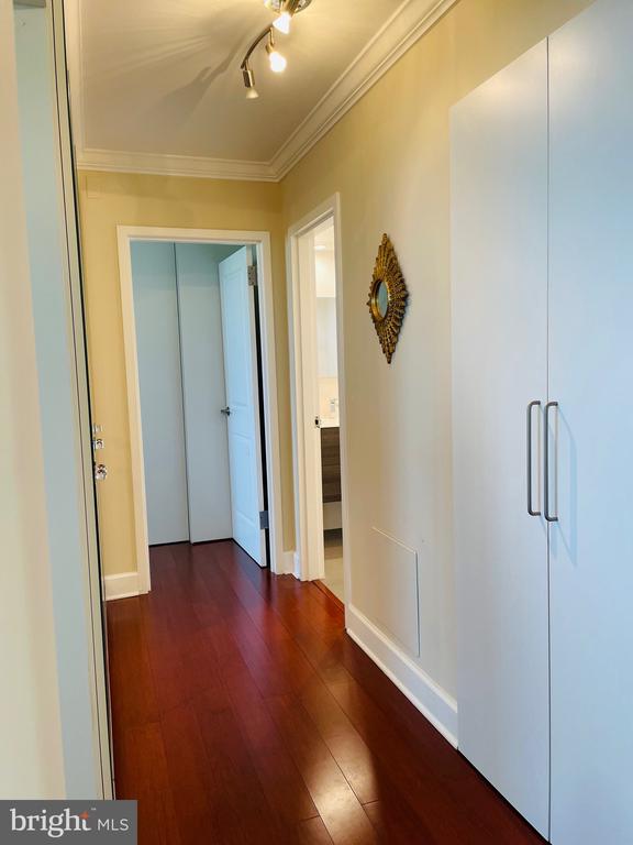 5225 POOKS HILL ROAD Unit: 1613S
