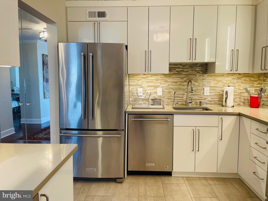 5225 POOKS HILL ROAD Unit: 1613S