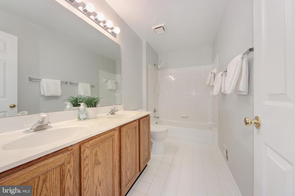 13434 FAIRLAND PARK DRIVE