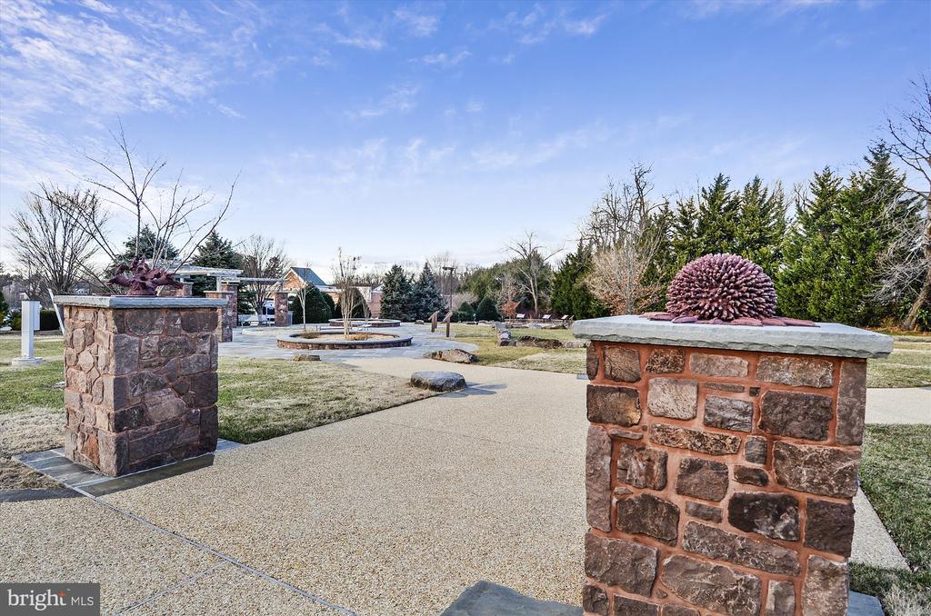 302 JOHNSON MEADOW STREET