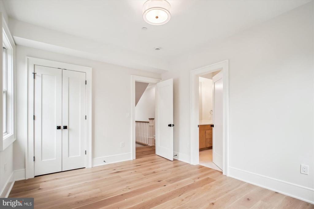 5903 CARLTON LANE