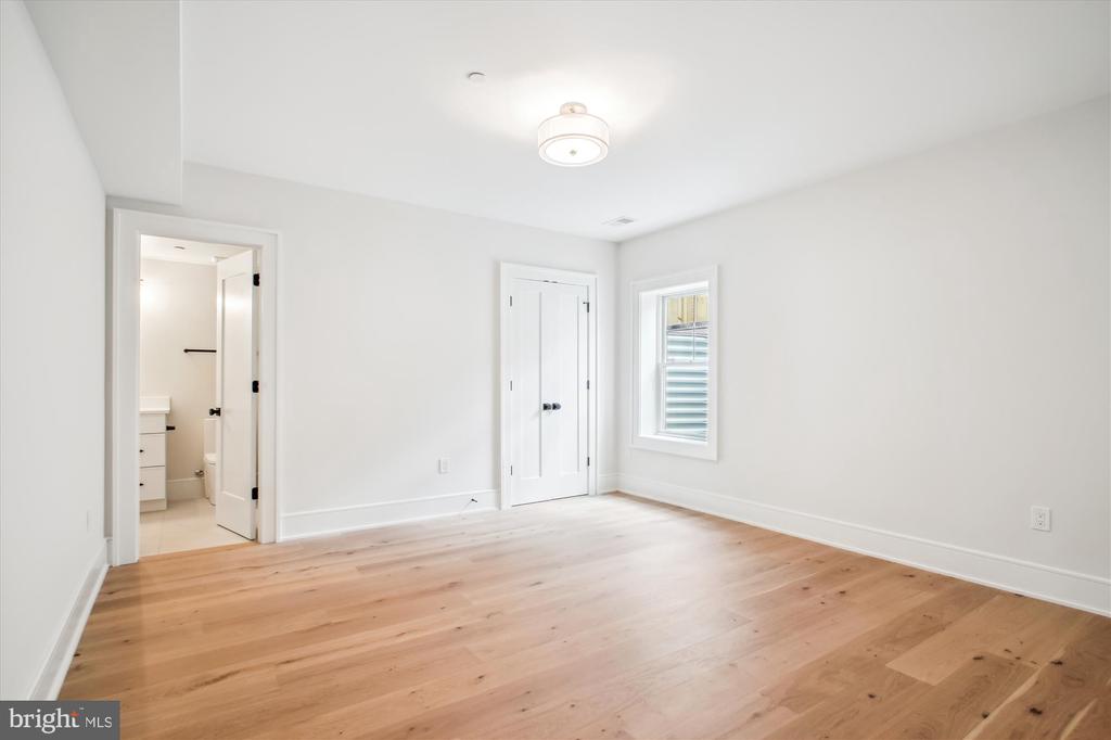 5903 CARLTON LANE
