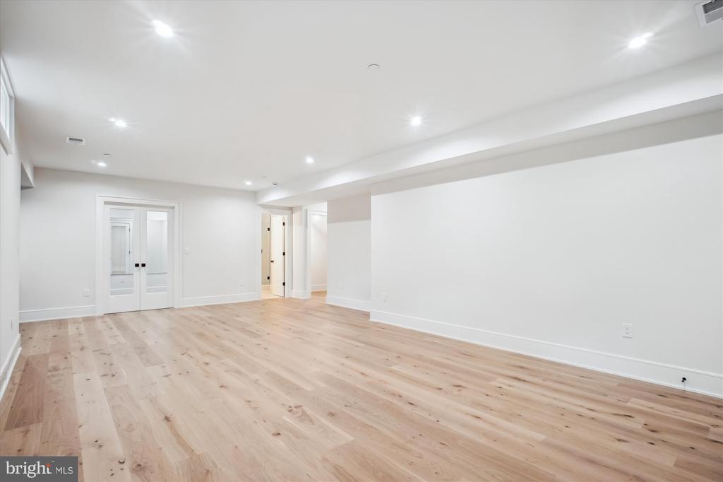 5903 CARLTON LANE