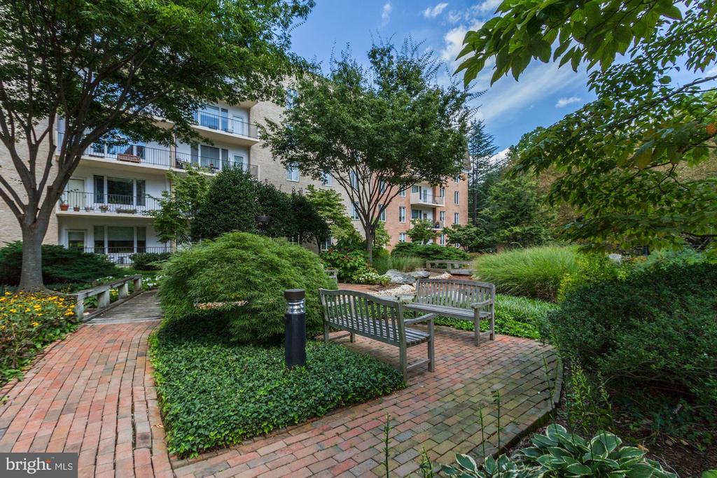 8101 CONNECTICUT AVENUE Unit: C700