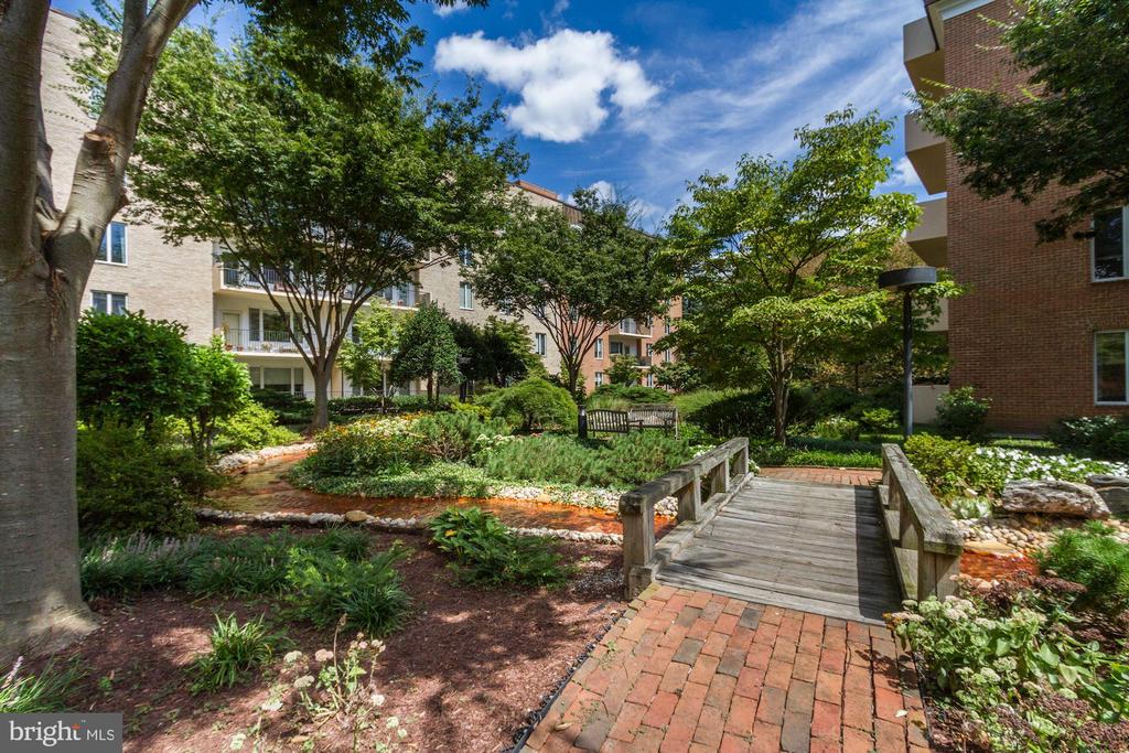 8101 CONNECTICUT AVENUE Unit: C700