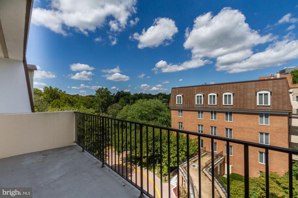 8101 CONNECTICUT AVENUE Unit: C700