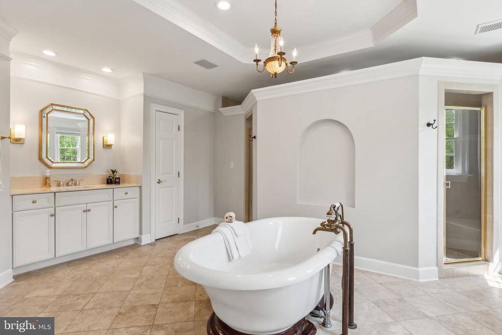 1402 LAKE NORWOOD WAY