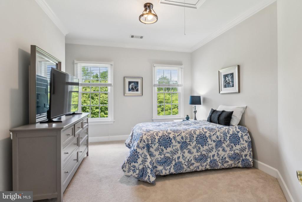 1402 LAKE NORWOOD WAY