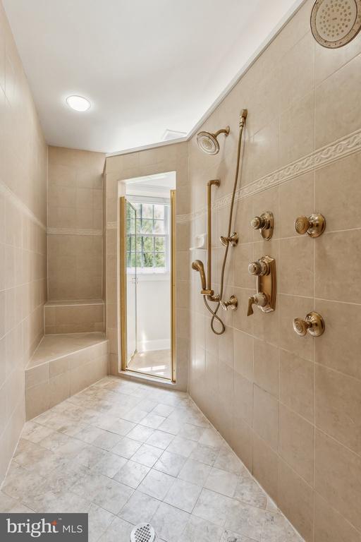 1402 LAKE NORWOOD WAY