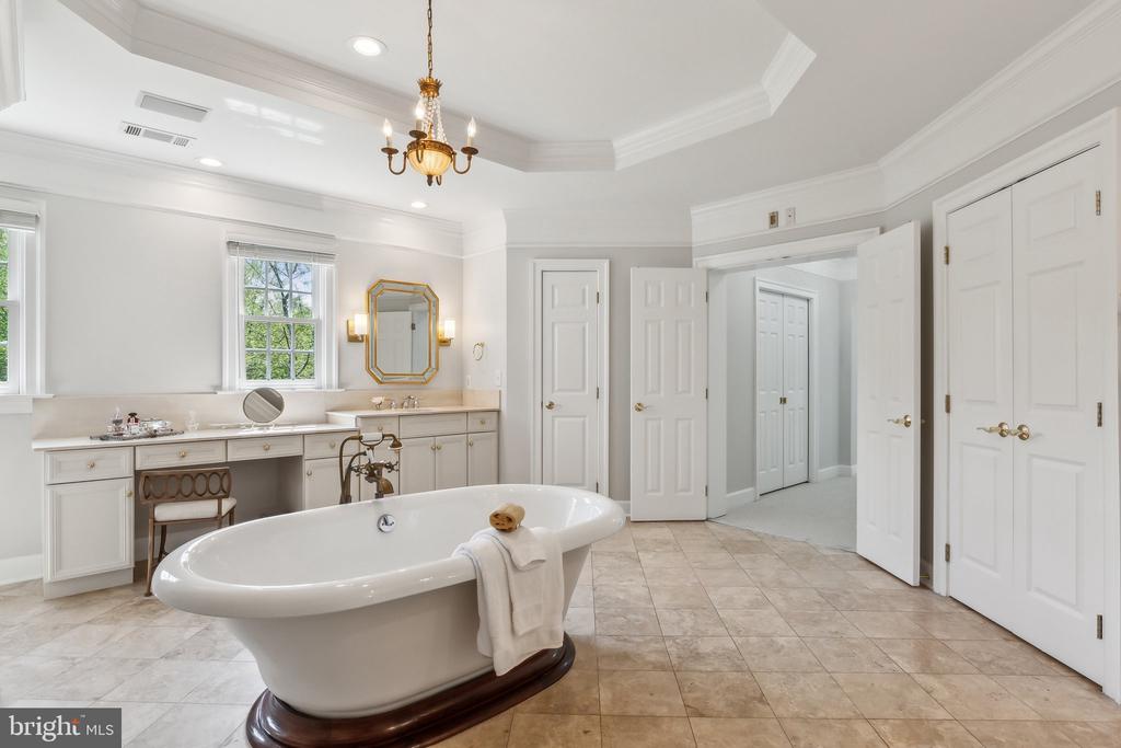 1402 LAKE NORWOOD WAY