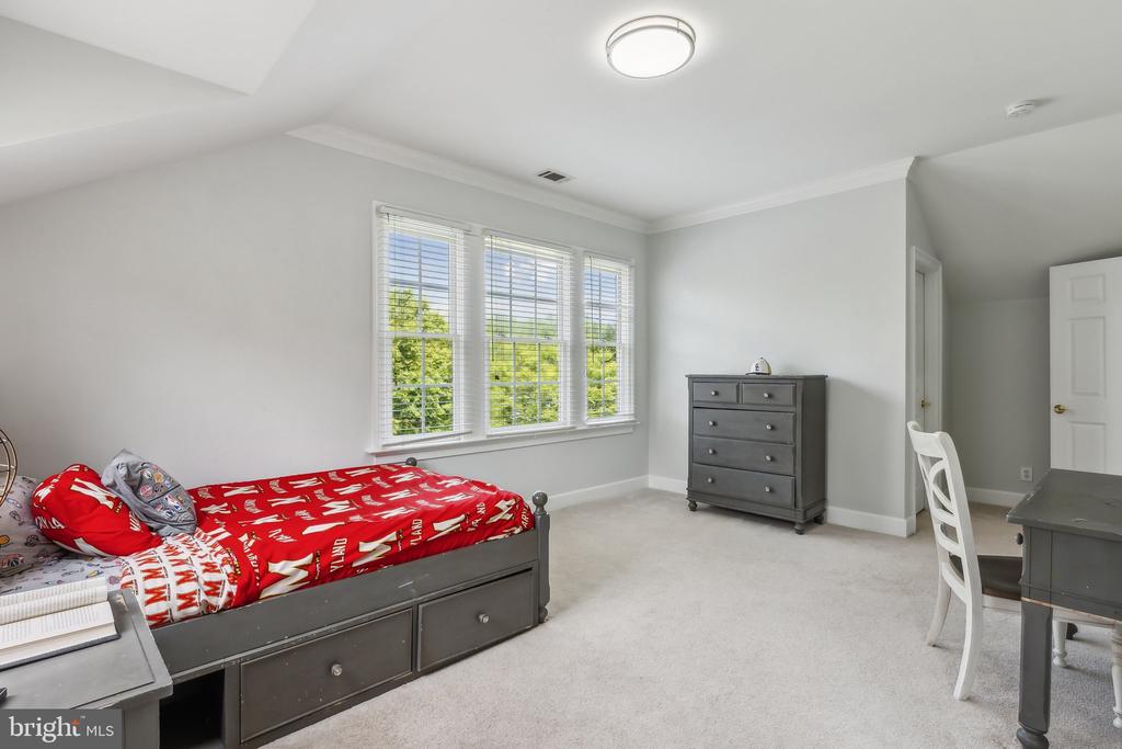1402 LAKE NORWOOD WAY