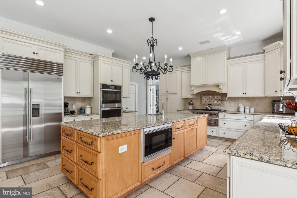 1402 LAKE NORWOOD WAY