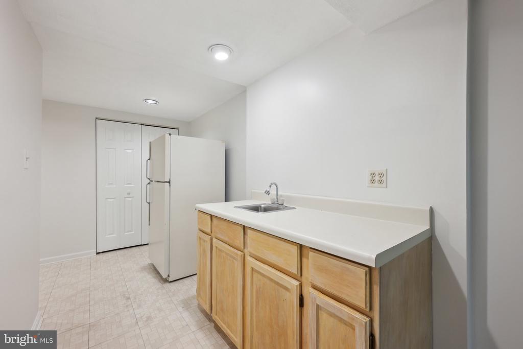 2327 LONDON BRIDGE DRIVE