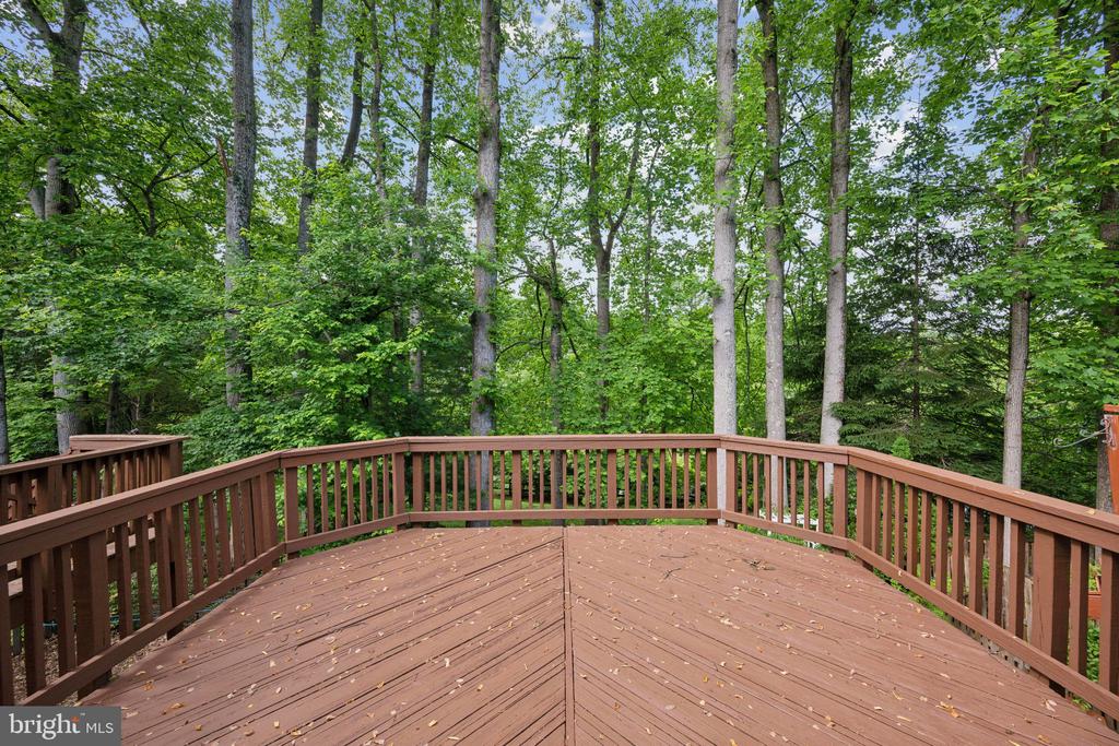 2327 LONDON BRIDGE DRIVE