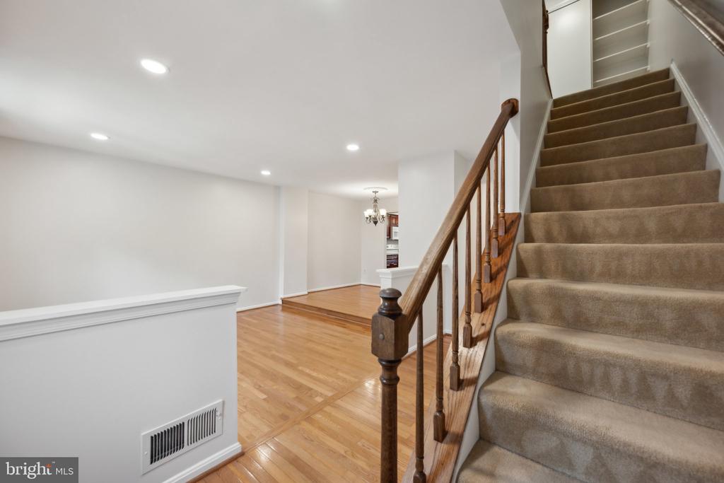 2327 LONDON BRIDGE DRIVE