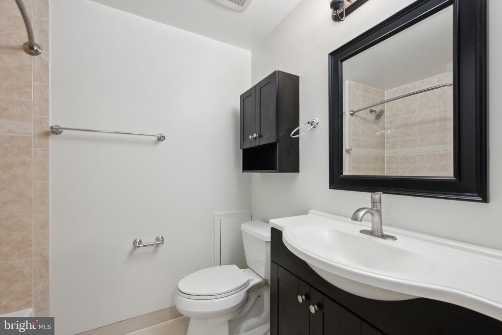 2327 LONDON BRIDGE DRIVE