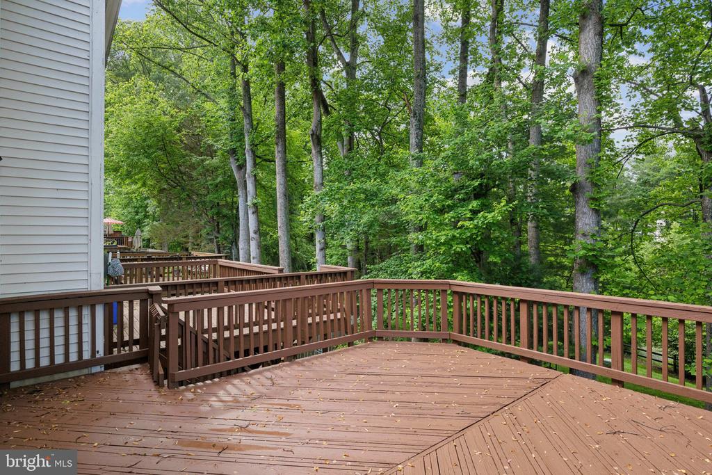 2327 LONDON BRIDGE DRIVE