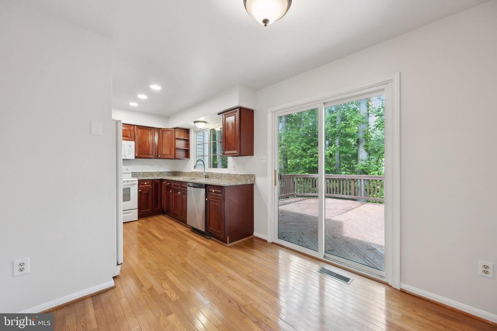 2327 LONDON BRIDGE DRIVE