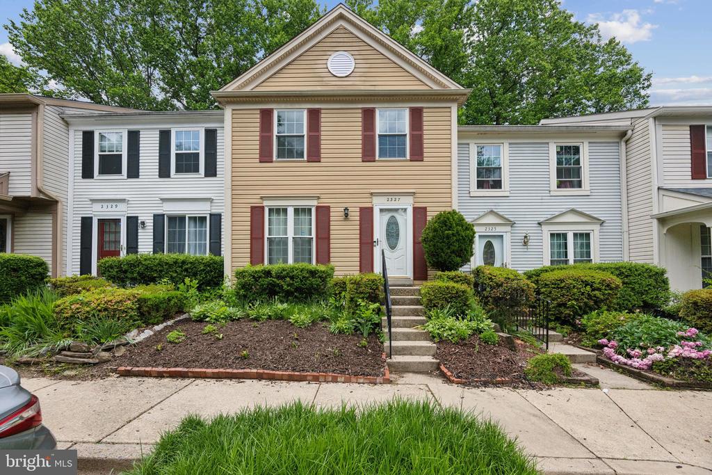 2327 LONDON BRIDGE DRIVE