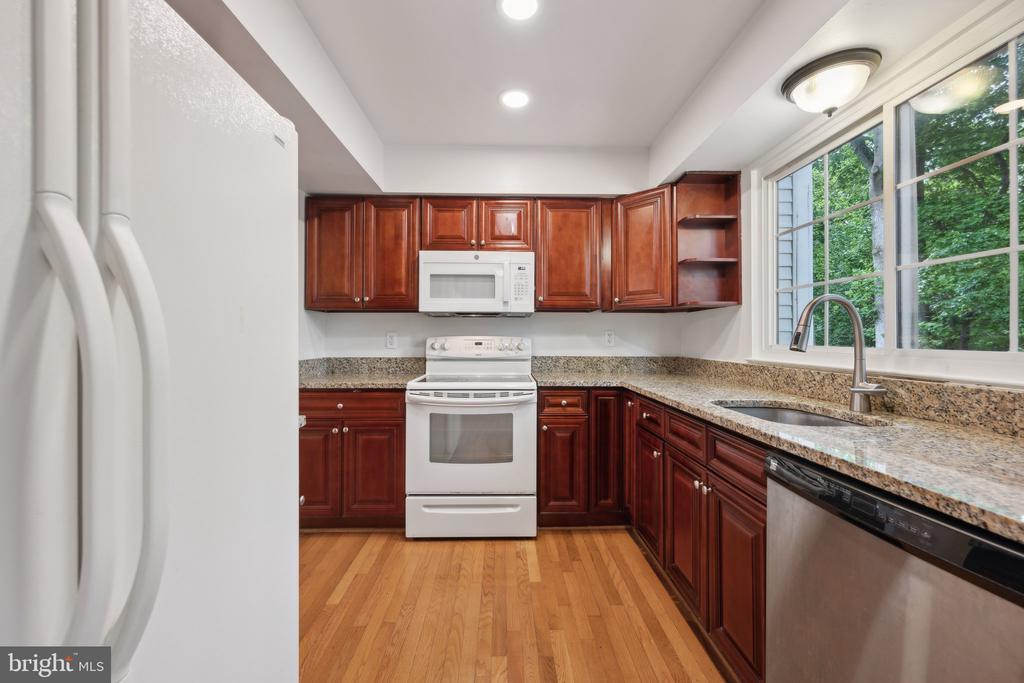 2327 LONDON BRIDGE DRIVE