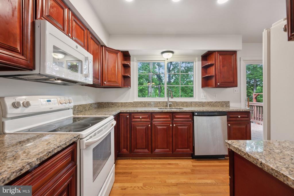 2327 LONDON BRIDGE DRIVE