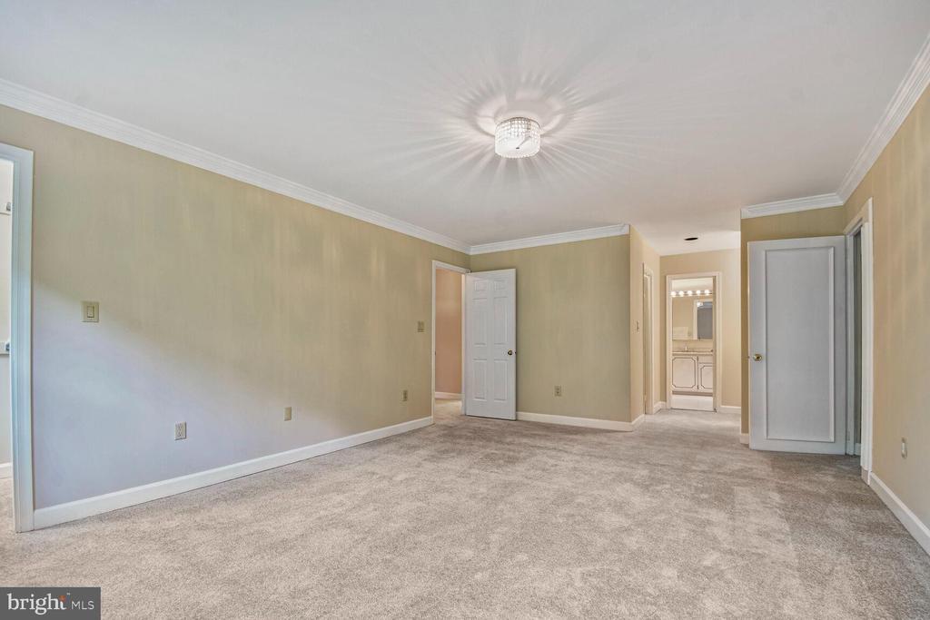 8217 LOCHINVER LANE