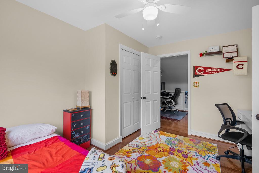 9911 EDGEHILL LANE