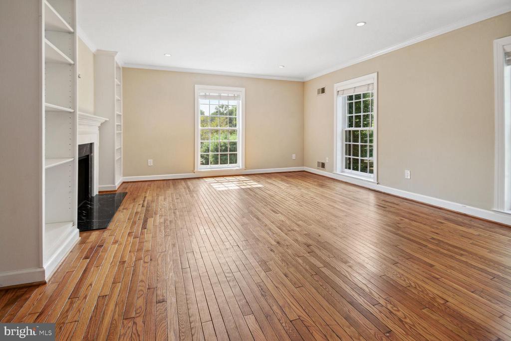 5201 WESTBARD AVENUE Unit: 27