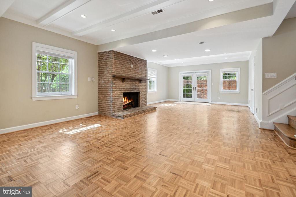 5201 WESTBARD AVENUE Unit: 27