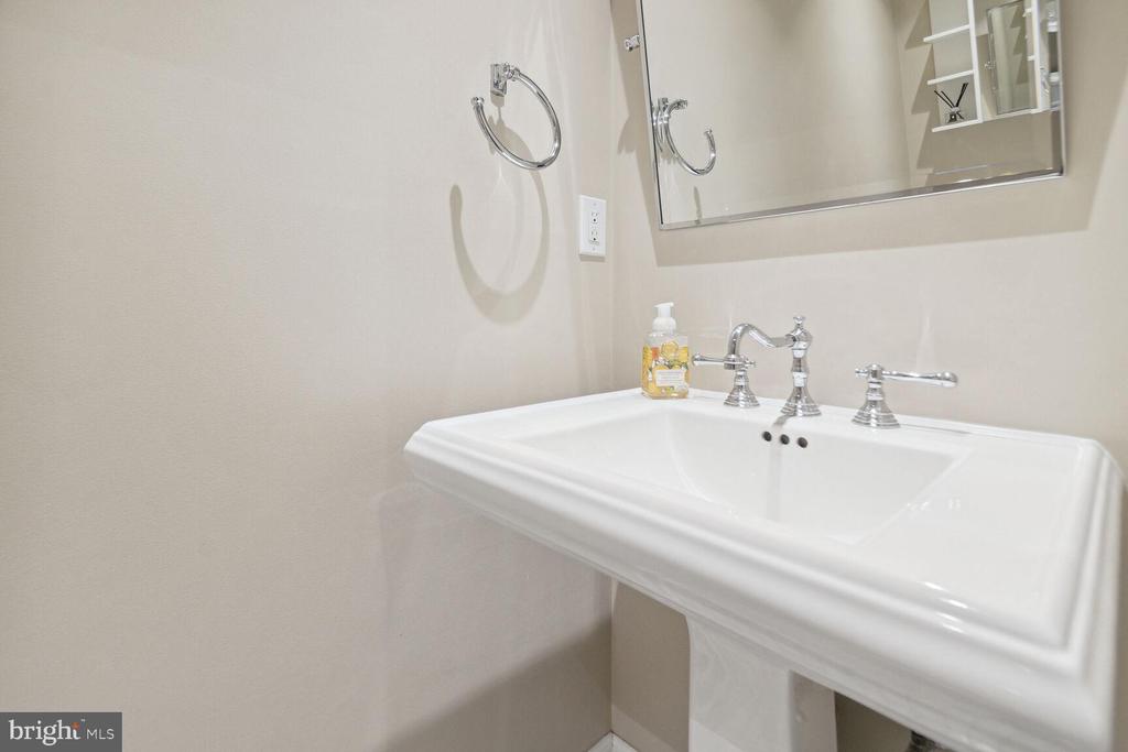 5201 WESTBARD AVENUE Unit: 27