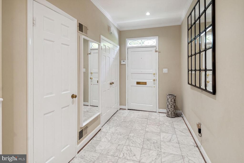 5201 WESTBARD AVENUE Unit: 27