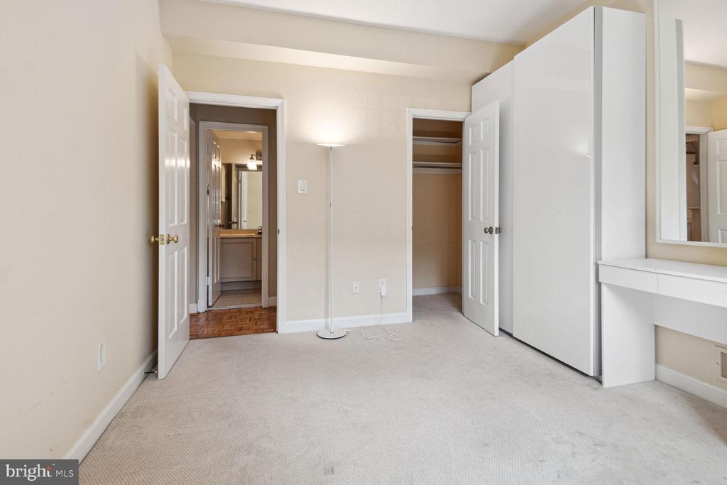 5201 WESTBARD AVENUE Unit: 27