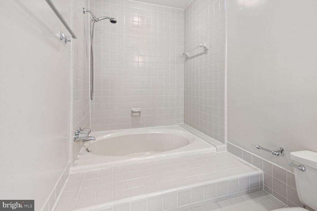 5201 WESTBARD AVENUE Unit: 27