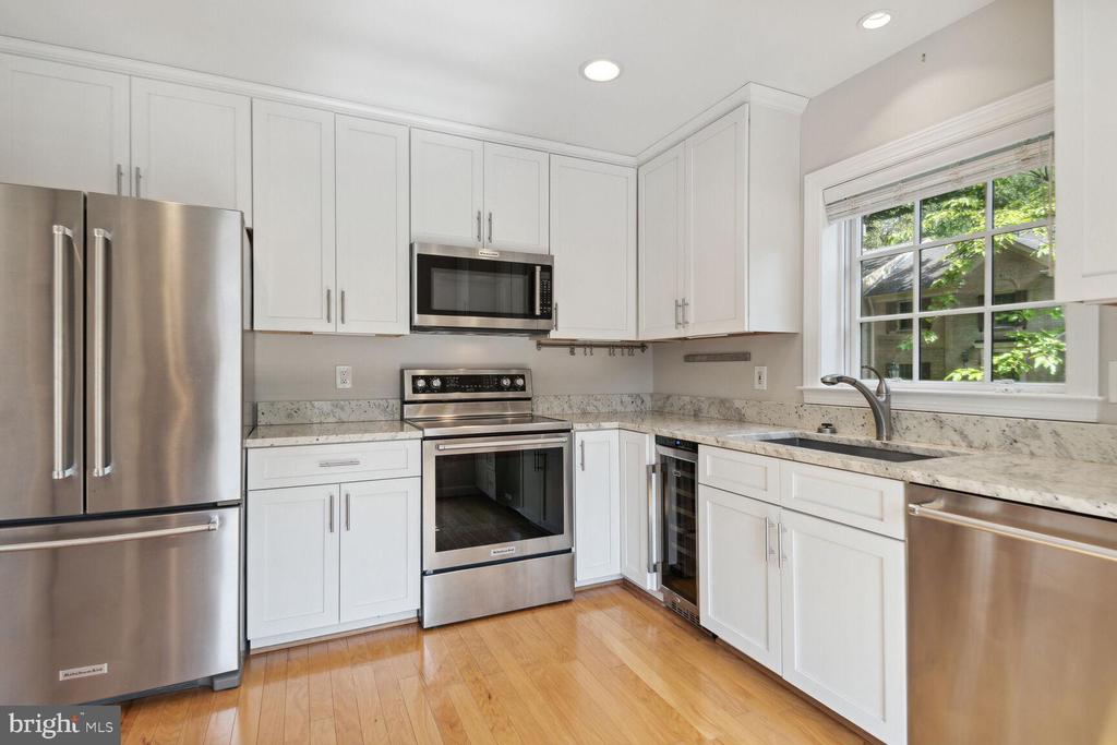 5201 WESTBARD AVENUE Unit: 27