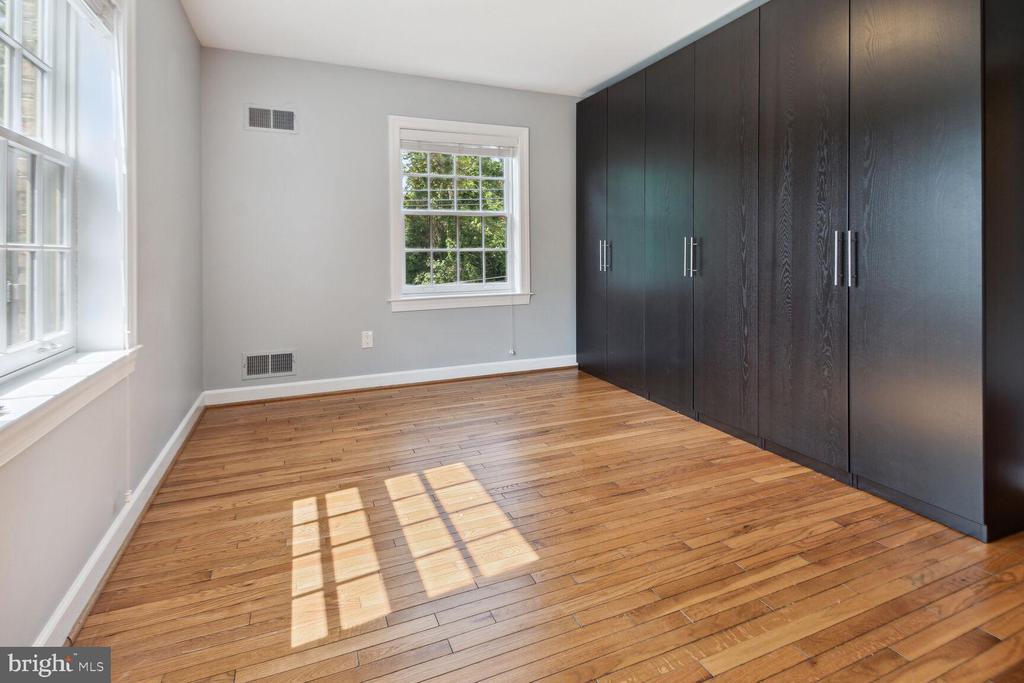 5201 WESTBARD AVENUE Unit: 27