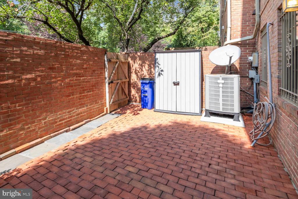 5201 WESTBARD AVENUE Unit: 27