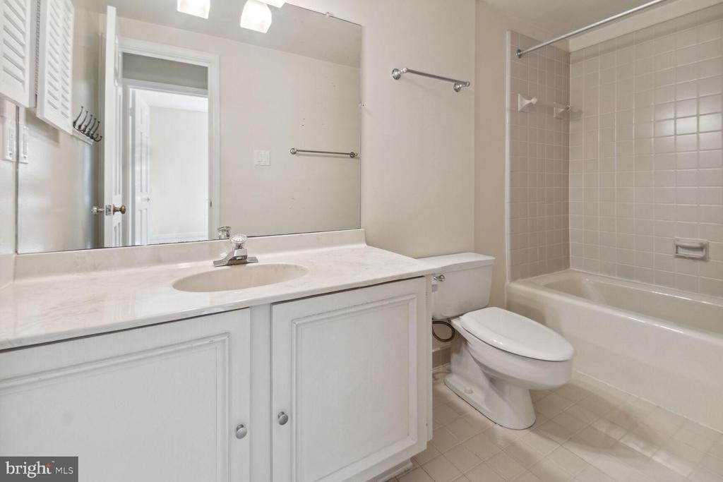 5201 WESTBARD AVENUE Unit: 27
