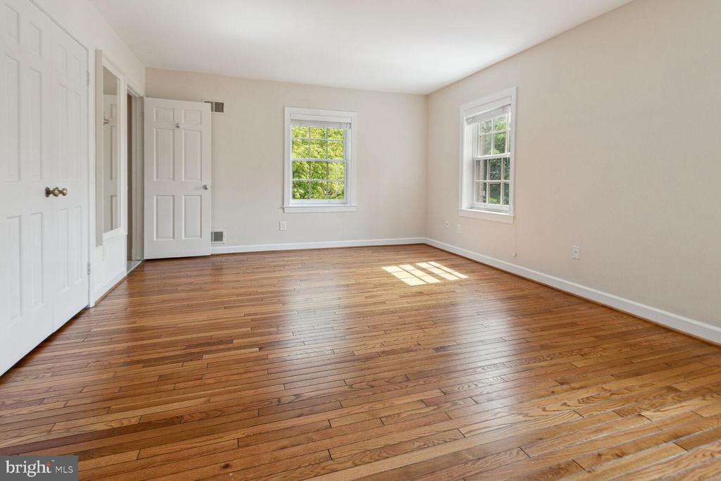5201 WESTBARD AVENUE Unit: 27