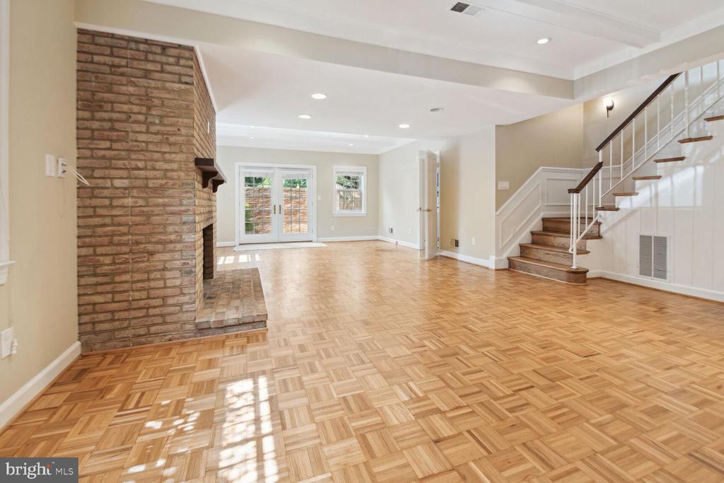 5201 WESTBARD AVENUE Unit: 27