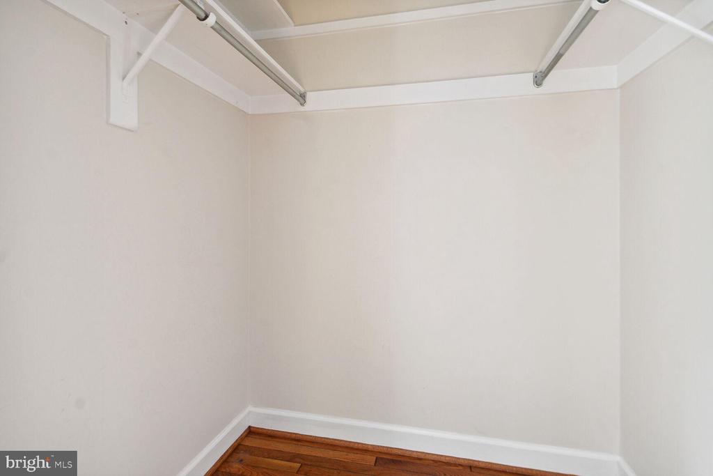 5201 WESTBARD AVENUE Unit: 27