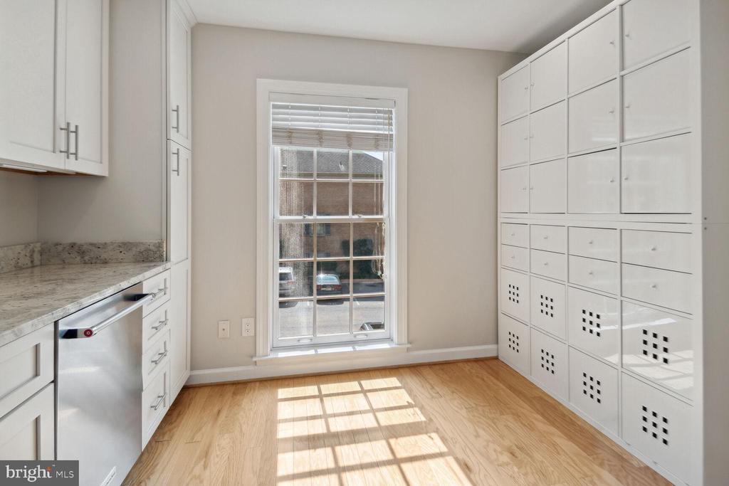 5201 WESTBARD AVENUE Unit: 27