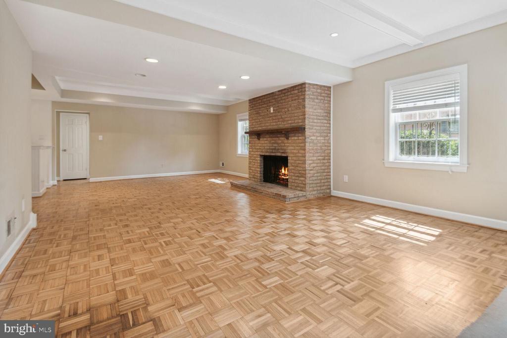 5201 WESTBARD AVENUE Unit: 27